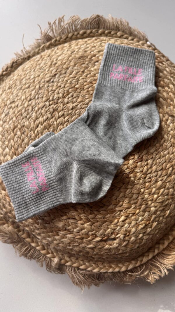 Chaussettes la fille parfaite grise – Image 2
