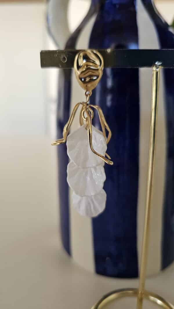 Boucles d'Oreilles fleur blanche – Image 2