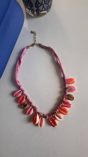Collier cordon rose