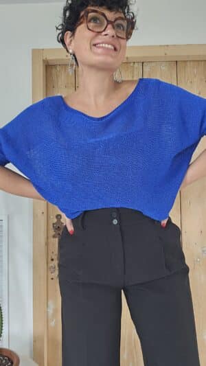 Pull noeud bleu electrique