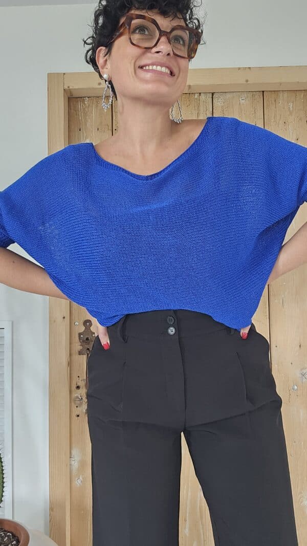 Pull noeud bleu electrique