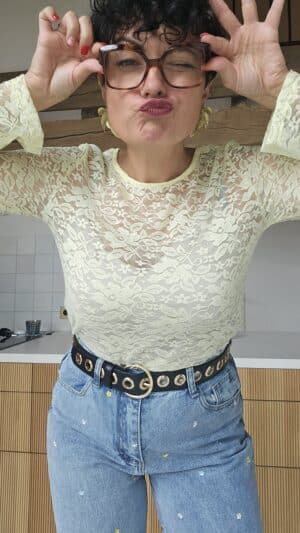 Top dentelle jaune