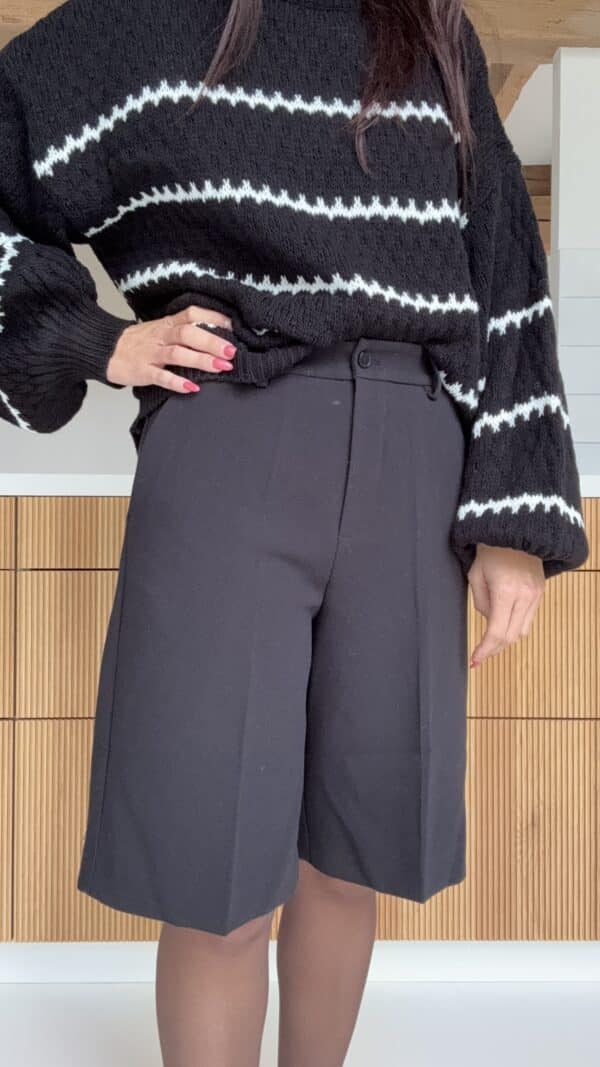 Bermuda Lolita – Image 2