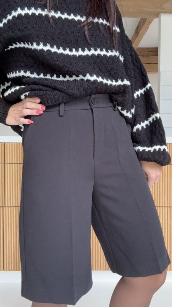 Bermuda Lolita – Image 5