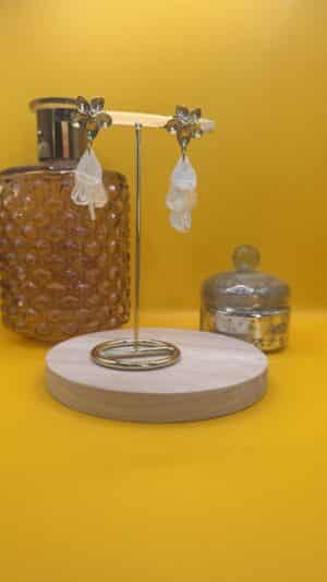 Boucles d&rsquo;oreilles fleur crème