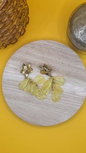 Boucles d&rsquo;oreilles fleur jaune
