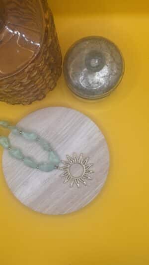 Collier soleil vert