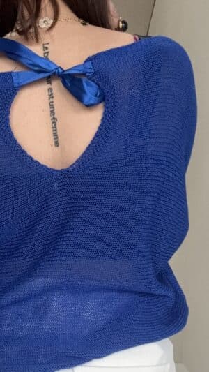 Pull noeud bleu electrique